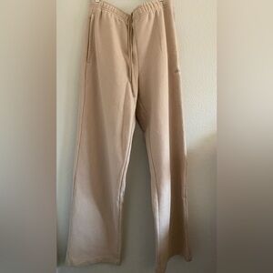 Alo Yoga Sweatpants Unisex Men’s M Women’s L Bone Straight Leg Thick Fleece